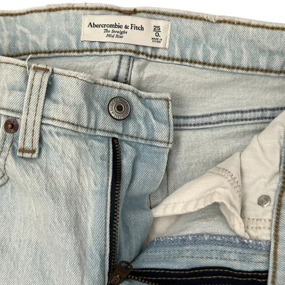 A&amp;F Straight Midrise Denim Jeans (25L)