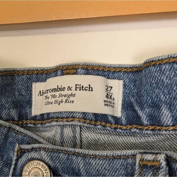 Abercrombie 90s straight Ultra High rise jeans 27