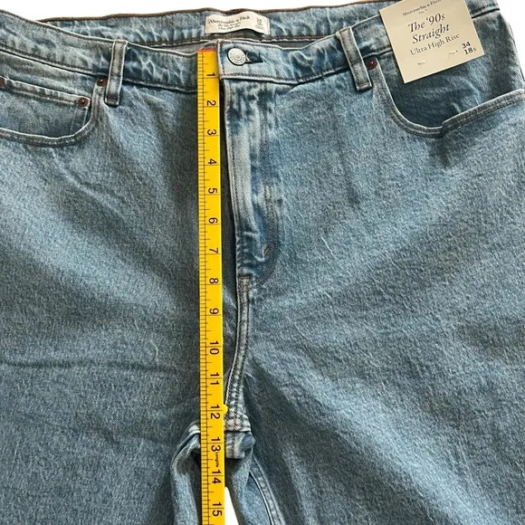 Abercrombie &amp; Fitch The 90s Slim Straight Jeans Light Wash 18 Short NWT