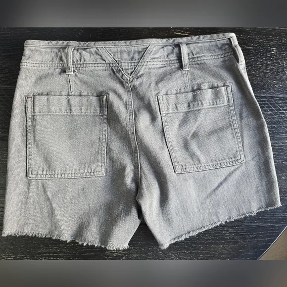 Anthropologie Pilcro The Wander Cargo Distressed Denim Shorts, Sz 28 NWOT