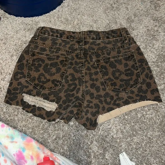 Bijou Lin Distressed Animal Print Denim Shorts Size Small