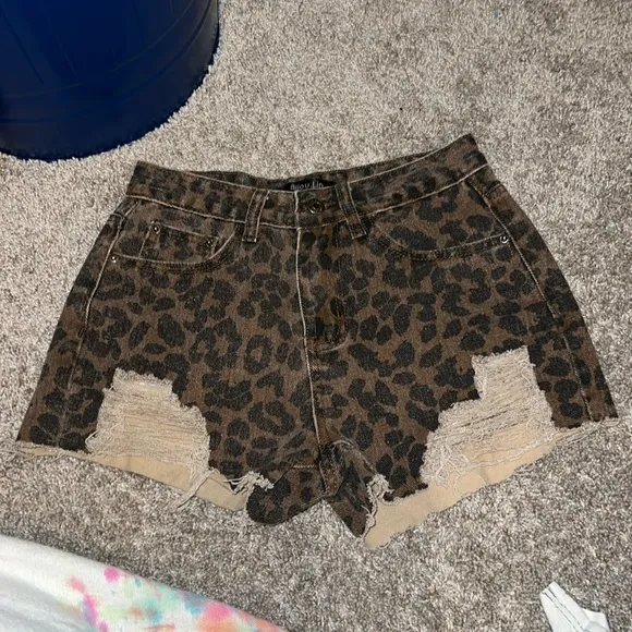 Bijou Lin Distressed Animal Print Denim Shorts Size Small