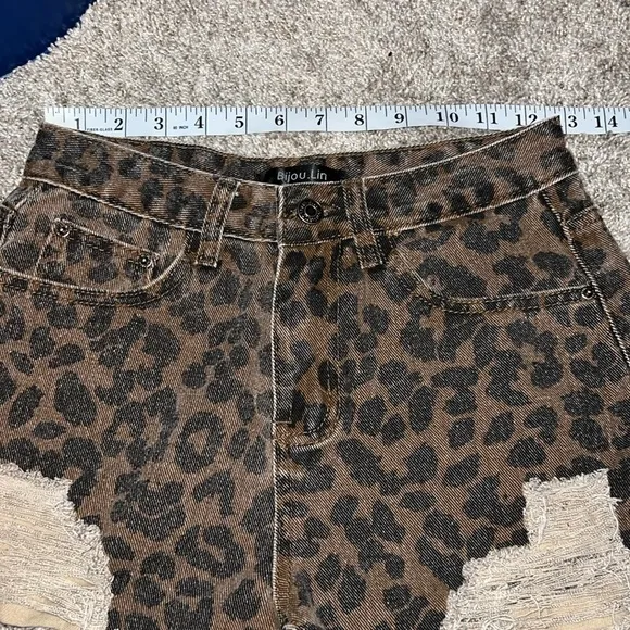 Bijou Lin Distressed Animal Print Denim Shorts Size Small