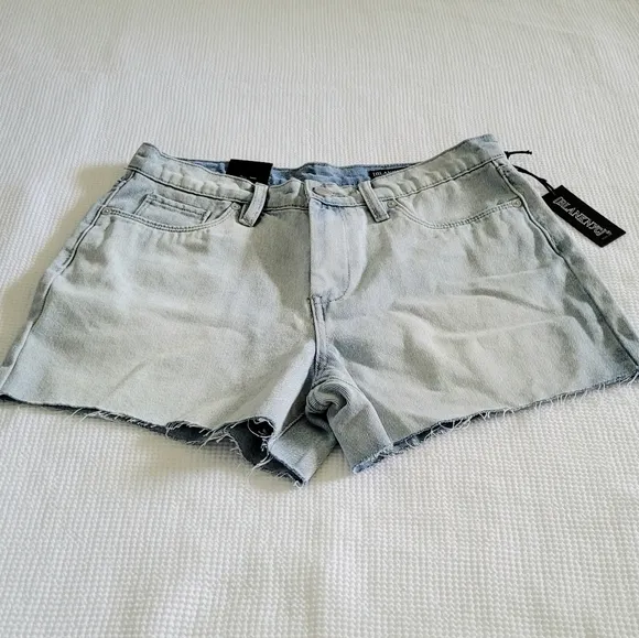 Blank NYC🗽The Fulton Roll Up Denim Shorts