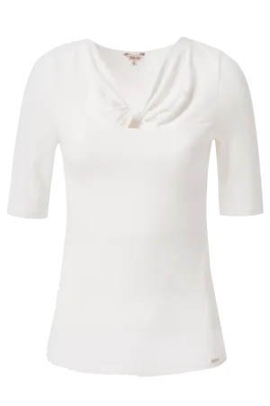 Camiseta con detalle de nudo en el escote