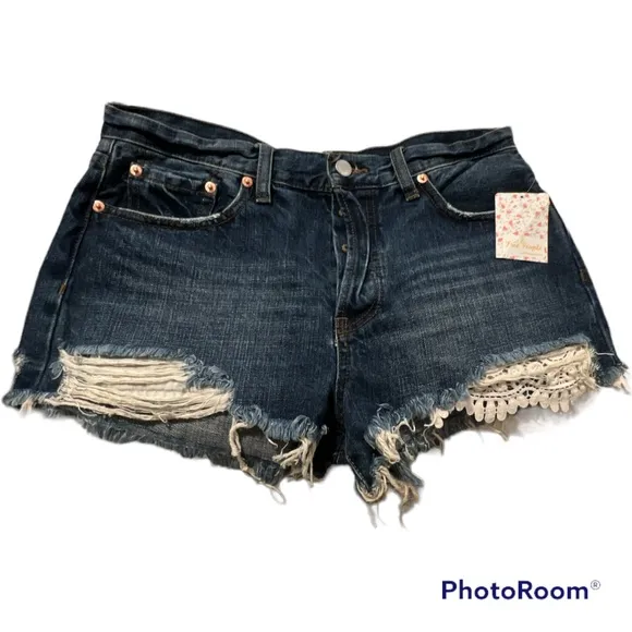 Denim cut-off distressed frayed shorts Daisy Chain lace inset 29 New OB585971