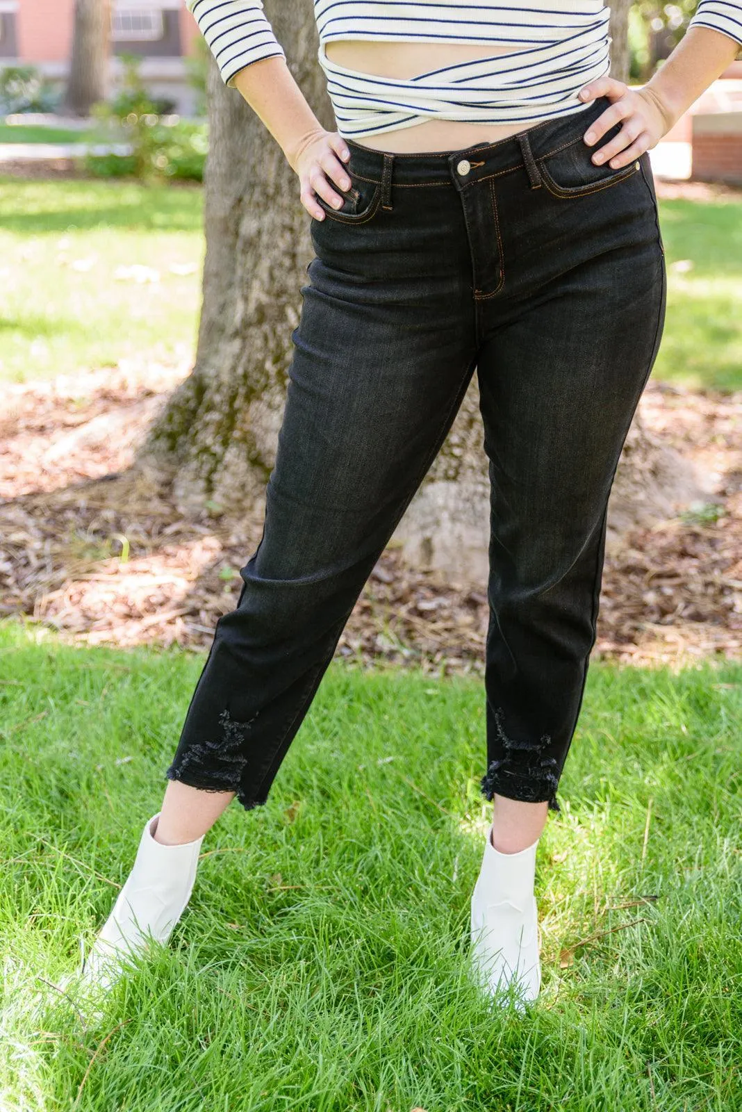 Hazel Blues® | Kelbie Destroyed Hem Crop Jeans