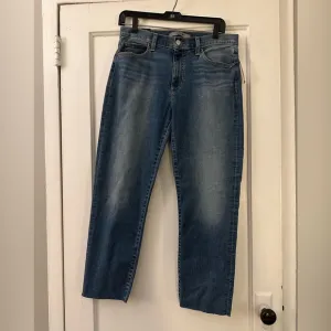 JOE'S JEANS. Flawless Straight Leg Crop Jeans. Size 30. NWT.
