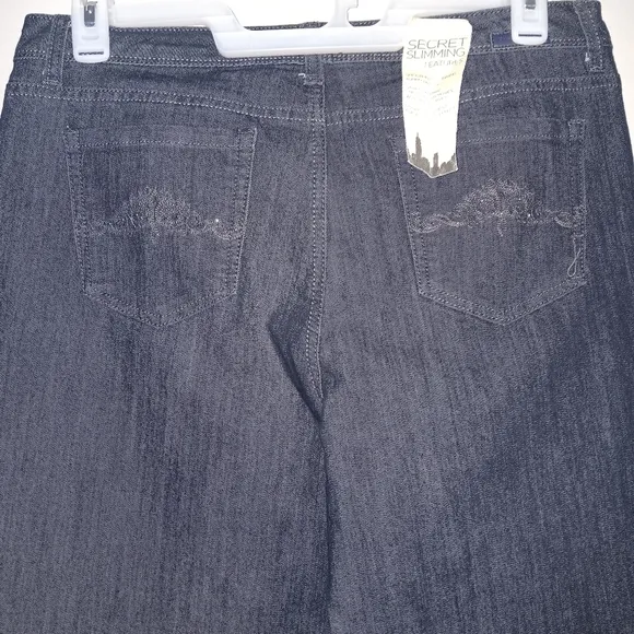 Jones New York women's Jeans size 14 Lexington straight leg black