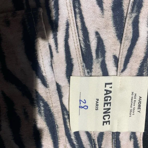 L’AGENCE Paris Audrey mid rise short Size 28 NWT