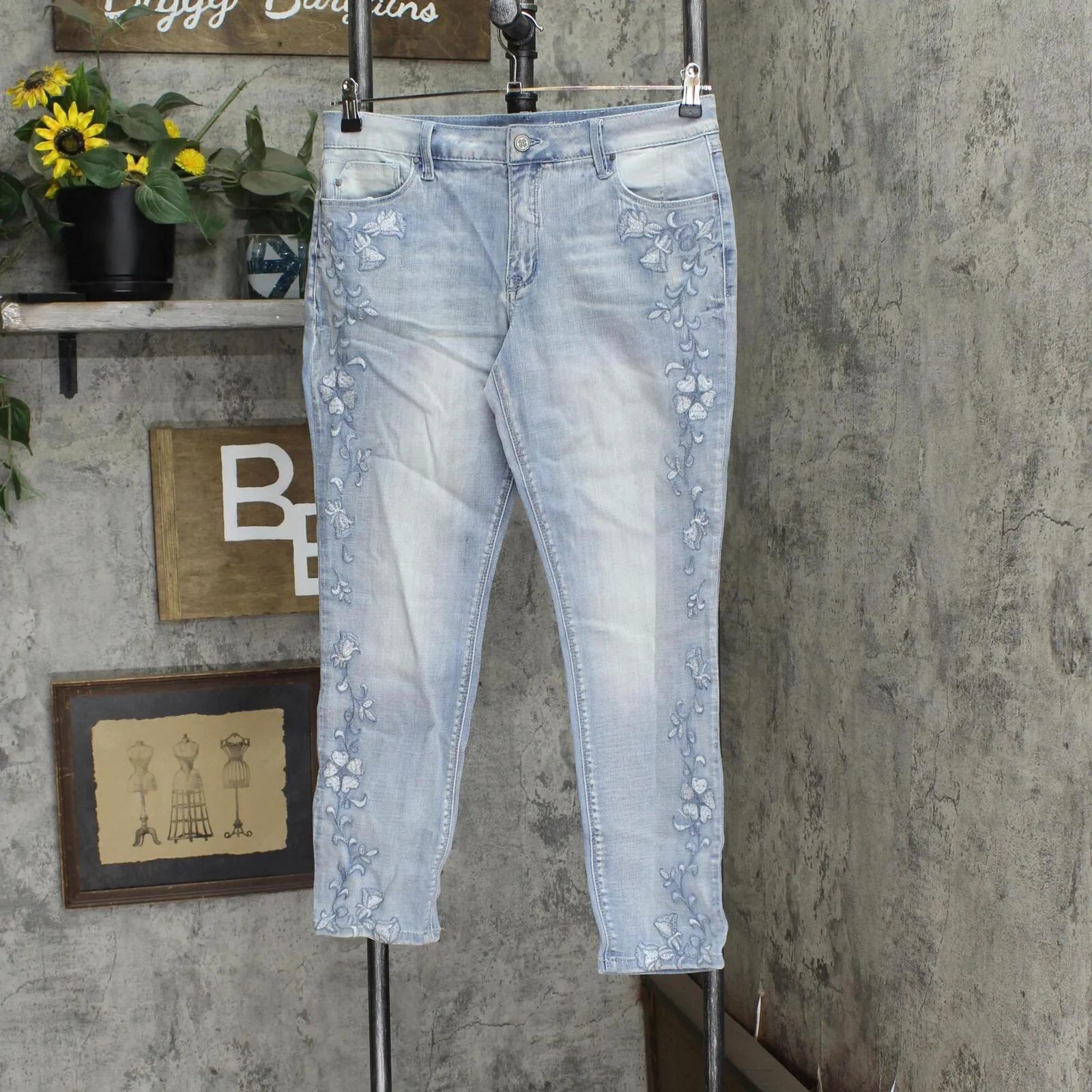Laurie Felt Womens Classic Embroidered Slim Leg Jeans Light Blue 10