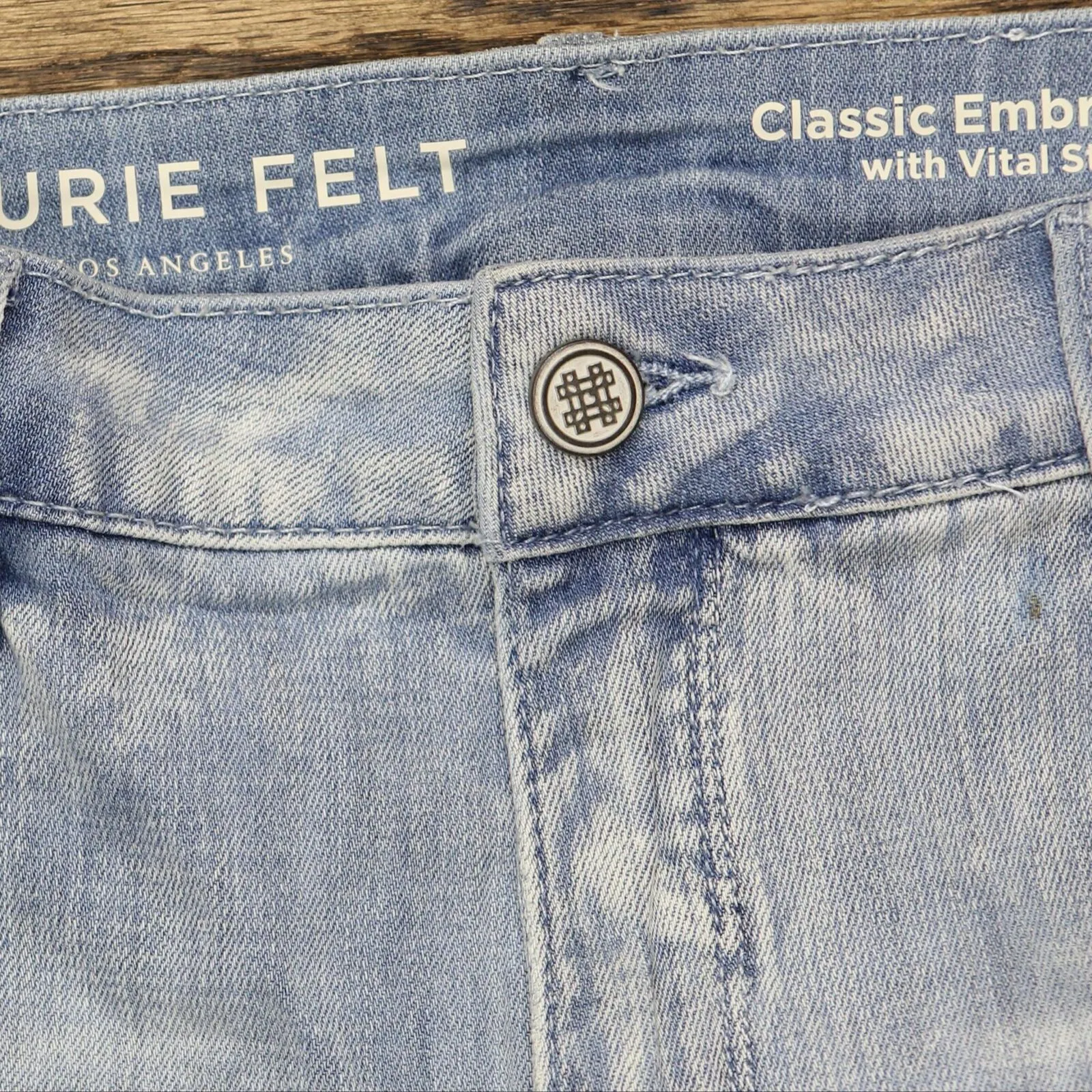 Laurie Felt Womens Classic Embroidered Slim Leg Jeans Light Blue 10