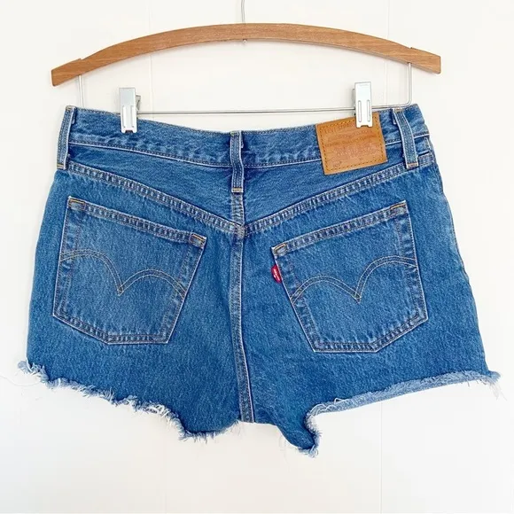 Levi’s Premium high rise 501 denim shorts cut off medium wash size 29