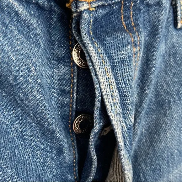 Levi’s Premium high rise 501 denim shorts cut off medium wash size 29