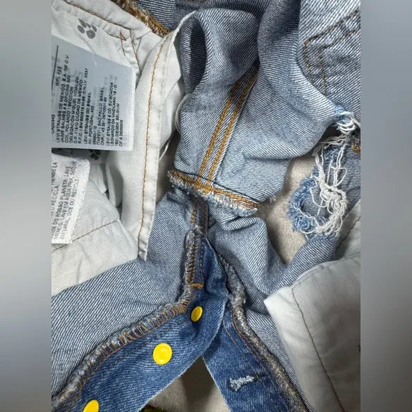 Levi’s X The Peanuts Gang Snoopy Woodstock 501 Cutoff Denim Jean Shorts Size 26