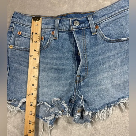 Levi’s X The Peanuts Gang Snoopy Woodstock 501 Cutoff Denim Jean Shorts Size 26