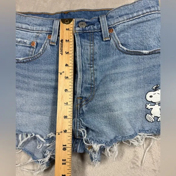 Levi’s X The Peanuts Gang Snoopy Woodstock 501 Cutoff Denim Jean Shorts Size 26