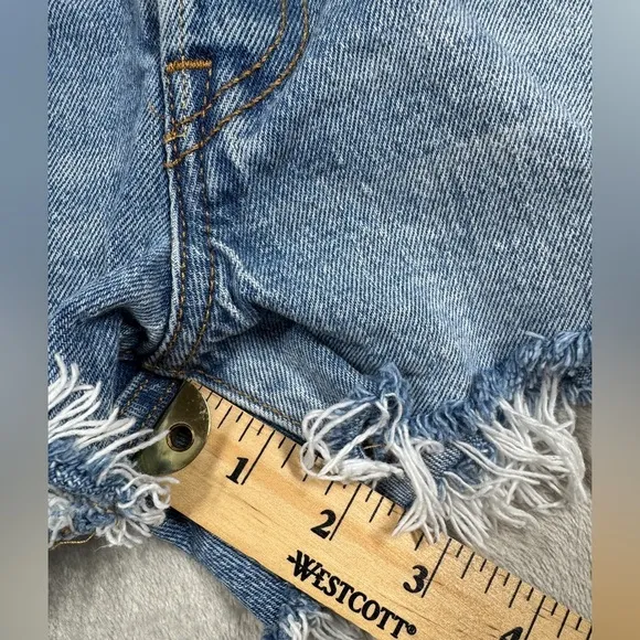 Levi’s X The Peanuts Gang Snoopy Woodstock 501 Cutoff Denim Jean Shorts Size 26
