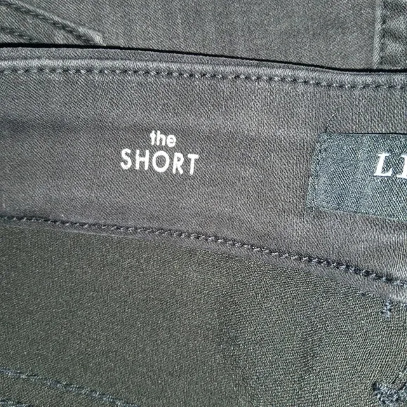 Liverpool The Gia Glider Pull On Frayed Hem Denim Shorts Size 24W Black New