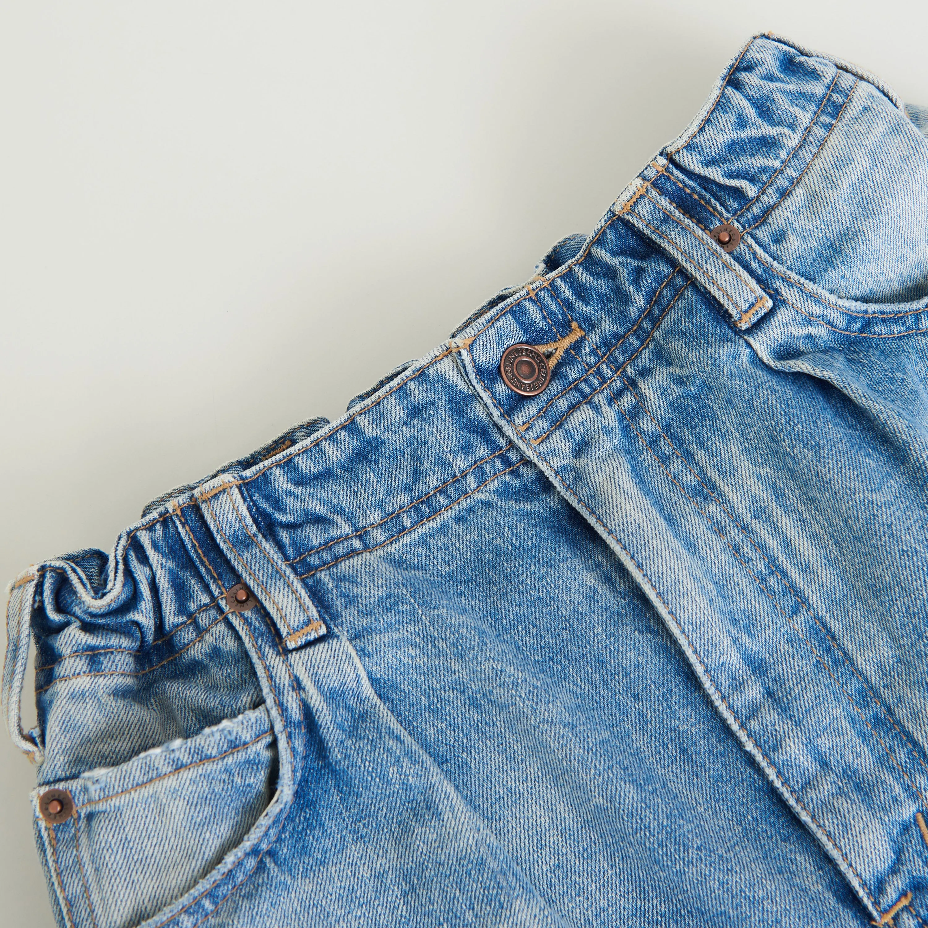 Mid-rise Single-pleated Suzanne Shorts In Rider Wash Blue Cotton