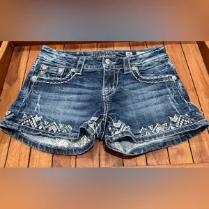 Miss Me Embroidered Accent Denim Signature Shorts  Size 26