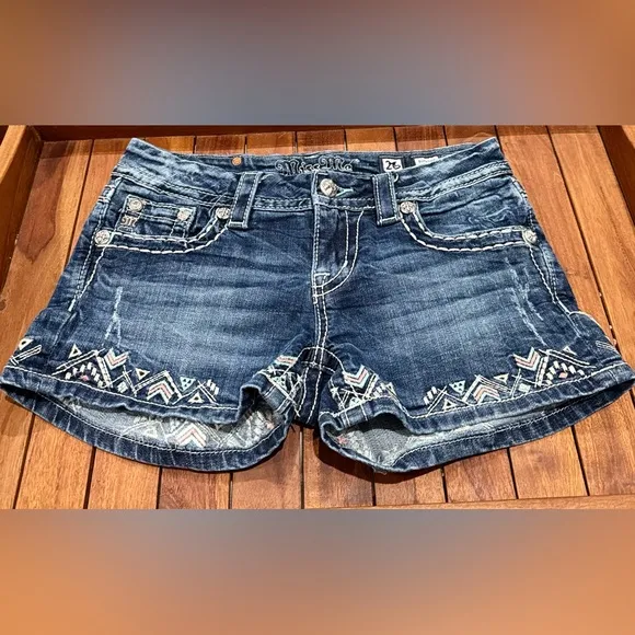 Miss Me Embroidered Accent Denim Signature Shorts  Size 26