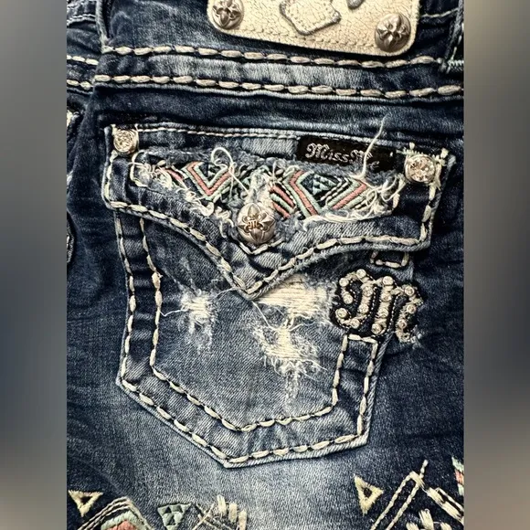 Miss Me Embroidered Accent Denim Signature Shorts  Size 26