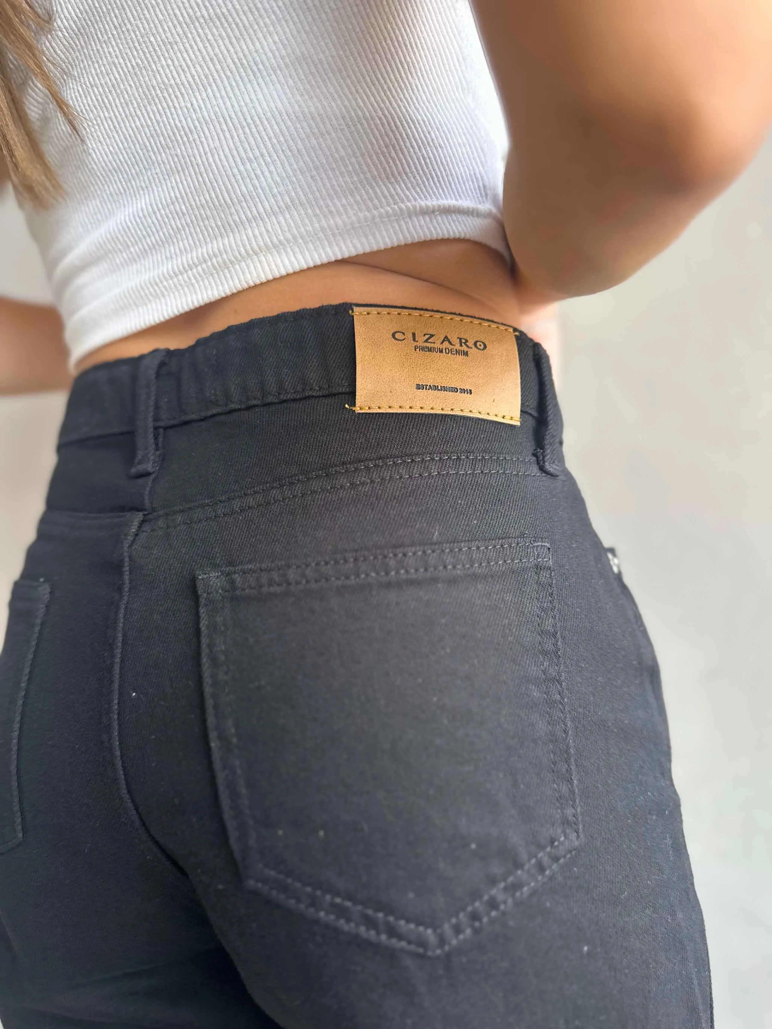 Mom-Fit - High-Waist Black.