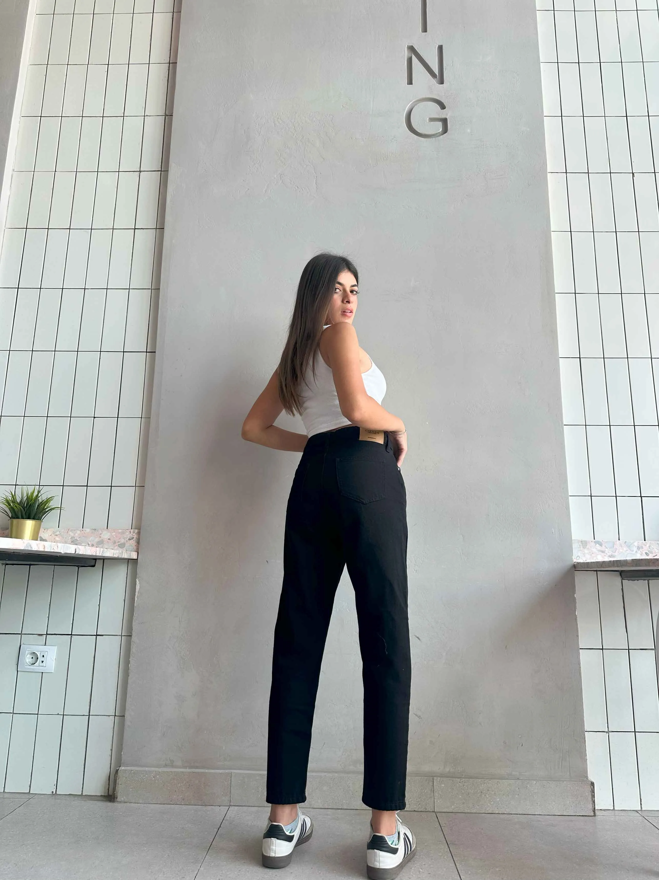 Mom-Fit - High-Waist Black.