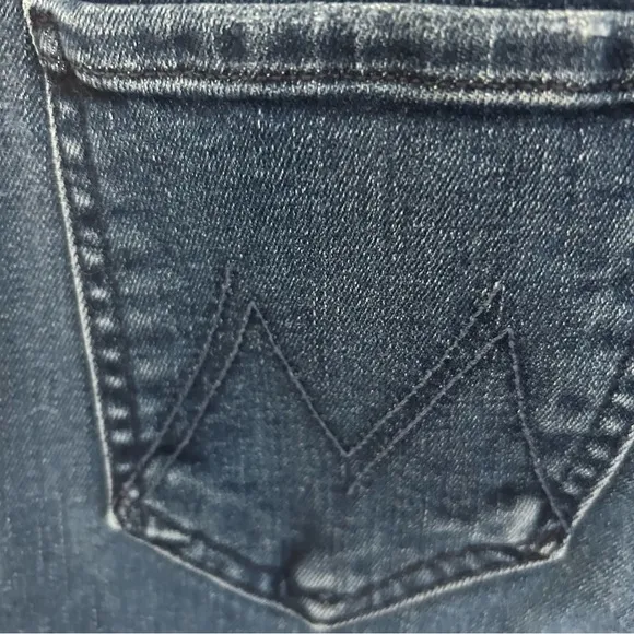 MOTHER The Looker Ankle Fray Jeans in Invitation Only Wash. Size. 25.