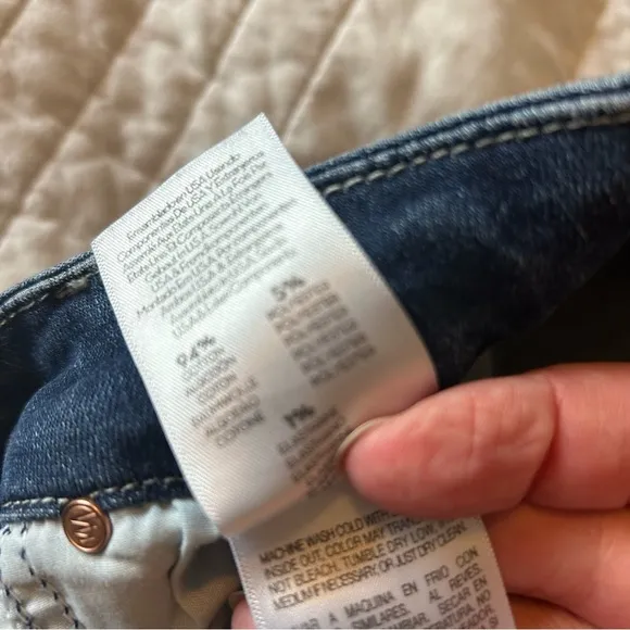MOTHER The Looker Ankle Fray Jeans in Invitation Only Wash. Size. 25.