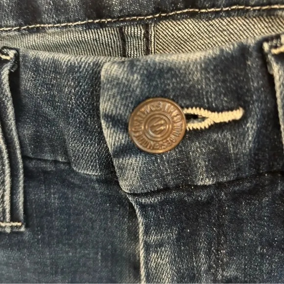 MOTHER The Looker Ankle Fray Jeans in Invitation Only Wash. Size. 25.