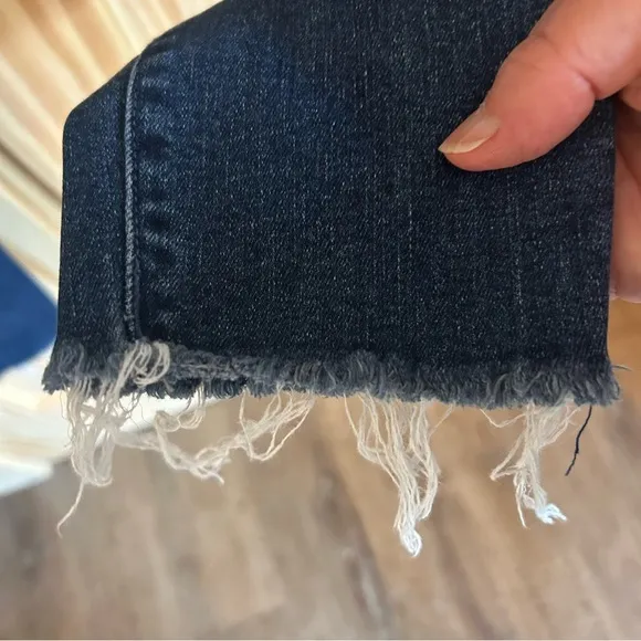 MOTHER The Looker Ankle Fray Jeans in Invitation Only Wash. Size. 25.