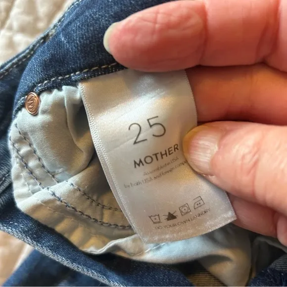 MOTHER The Looker Ankle Fray Jeans in Invitation Only Wash. Size. 25.