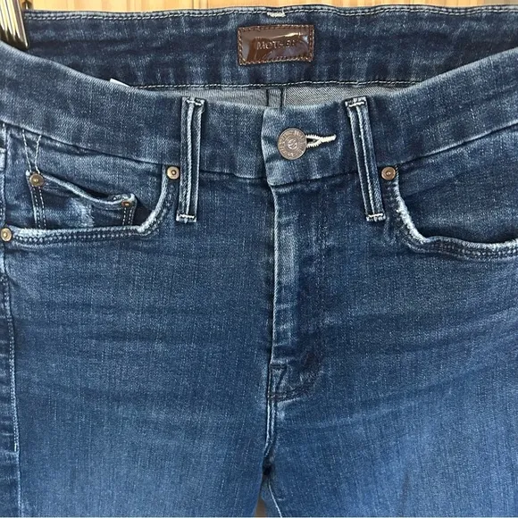 MOTHER The Looker Ankle Fray Jeans in Invitation Only Wash. Size. 25.