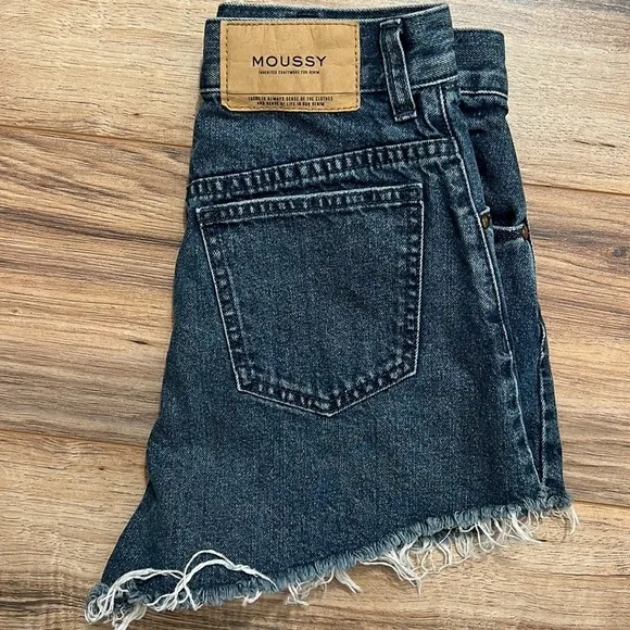 Moussy Women’s Blue Denim Shorts Size 1 Small