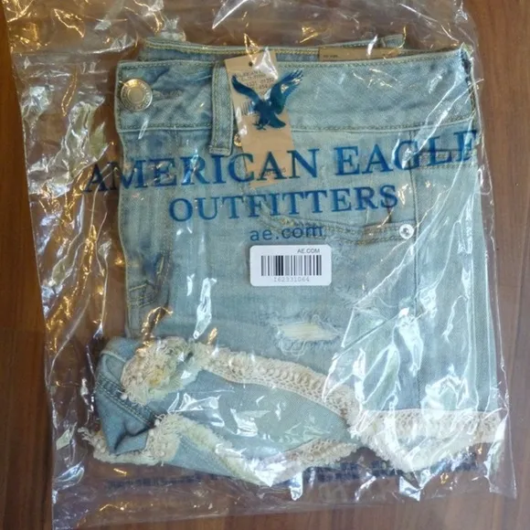 New American Eagle Women’s Denim Shorts - 6 - Crochet Edge