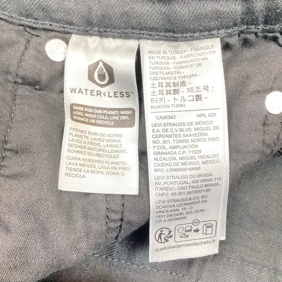 NWOT Levi’s Premium Ribcage Straight Ankle Jeans Button Fly