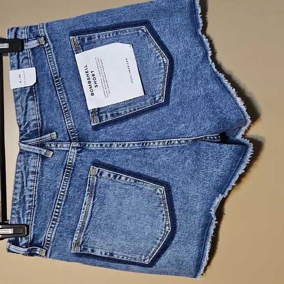 NWT Good American Bombshell Shorts