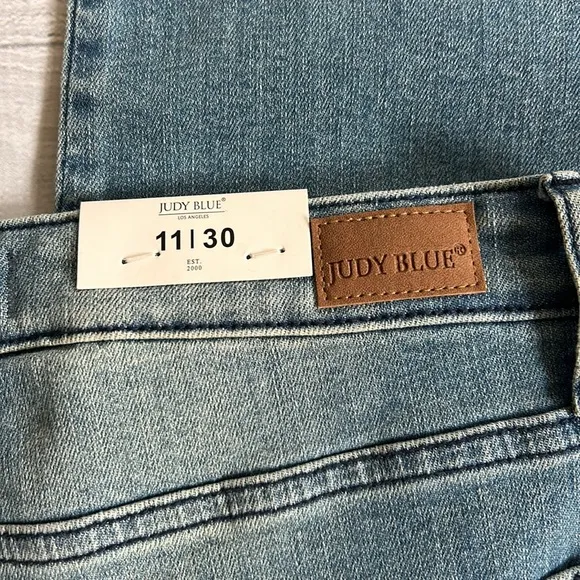 NWT Judy Blue Mid Rise Straight Leg Jean Crop Sz 11/30