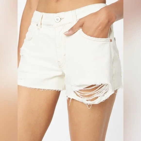 NWT Urban Outfitters Denim Shorts Size 31 Low Rise Harri Neutral Cream Color
