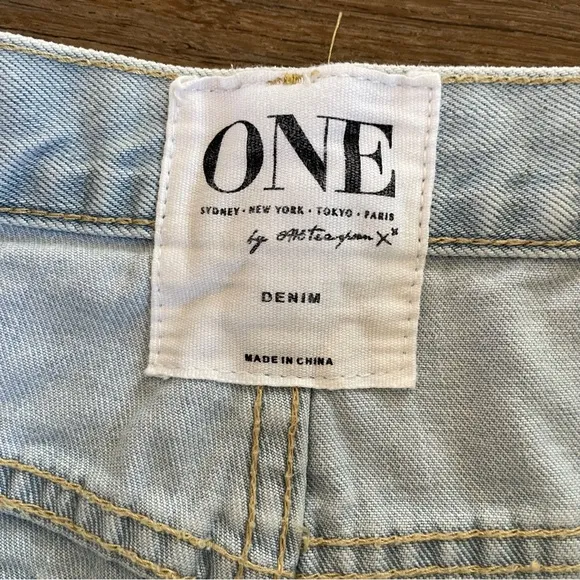 One teaspoon distressed short denim shorts 27