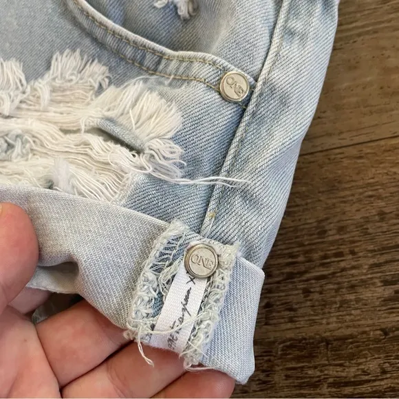 One teaspoon distressed short denim shorts 27