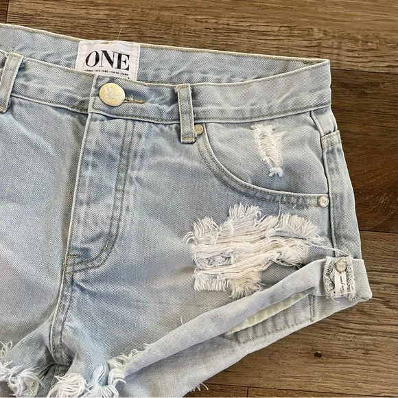 One teaspoon distressed short denim shorts 27