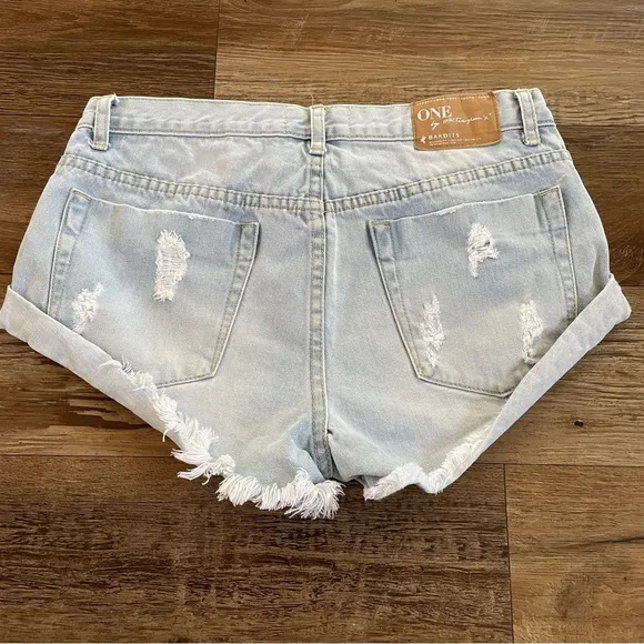 One teaspoon distressed short denim shorts 27