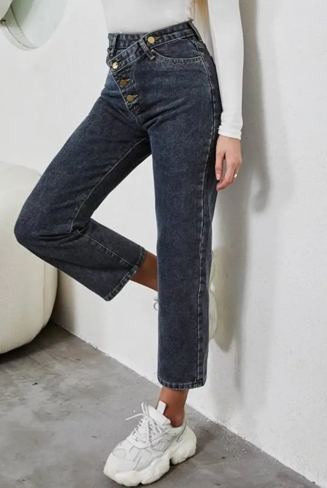 OUT OF THE BLUE JEANS