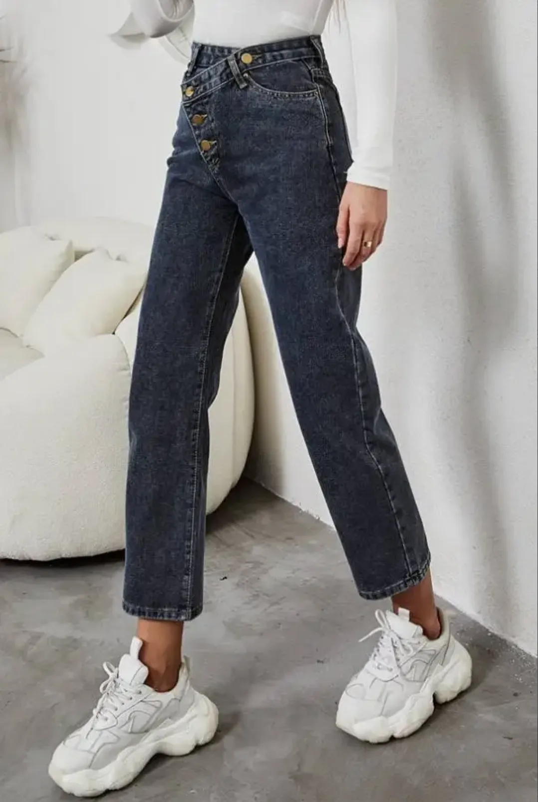 OUT OF THE BLUE JEANS