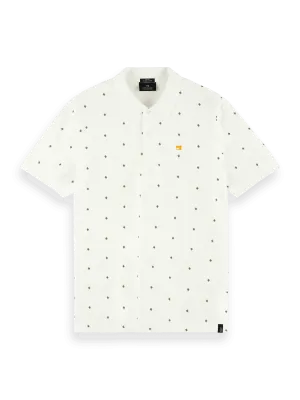 Polo de piqué de algodón orgánico con diseño estampado