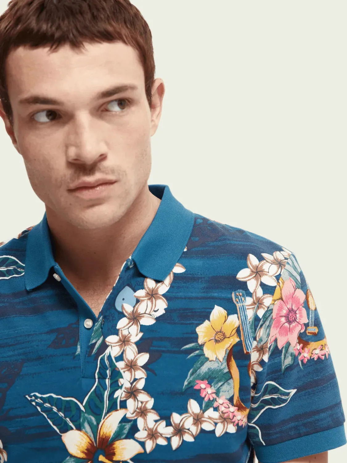 Polo de piqué de algodón orgánico con diseño estampado