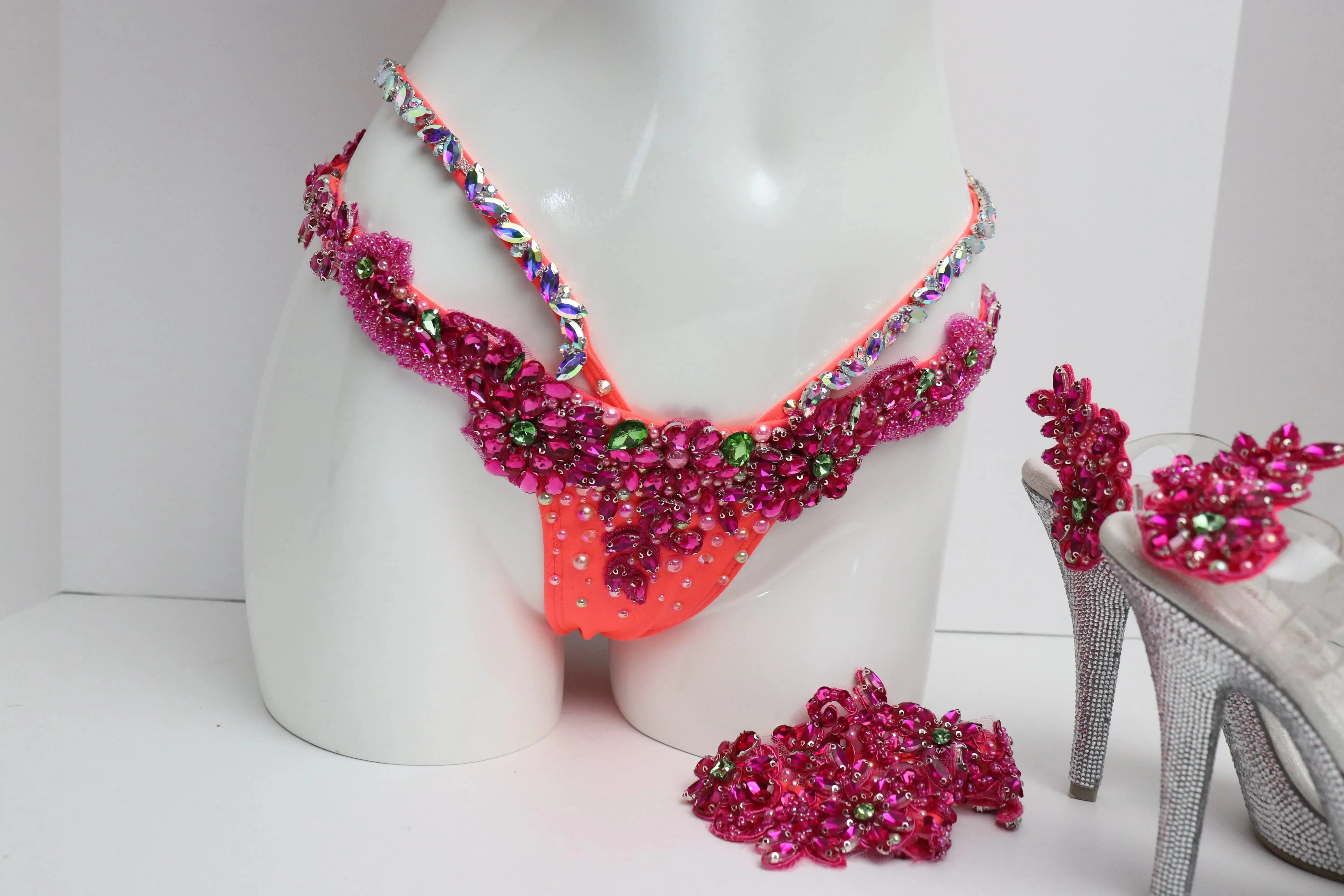 Pre Owned: Strawberry Shortcake Your Couture. Medium Molded/Pro.